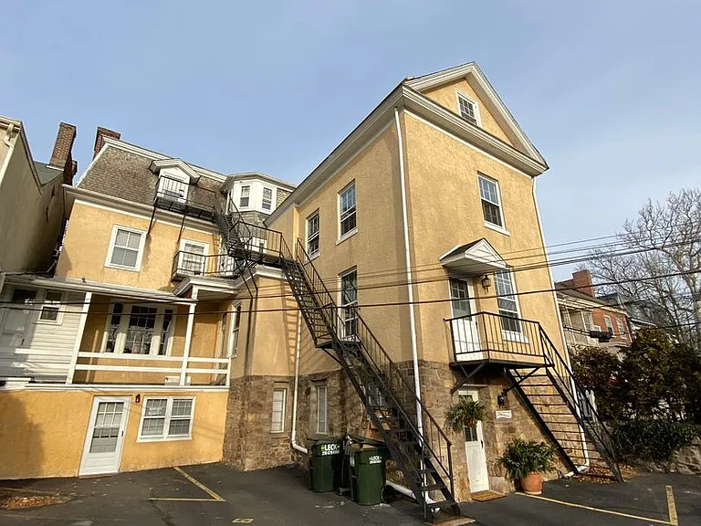 50 E Court St — Photo 8