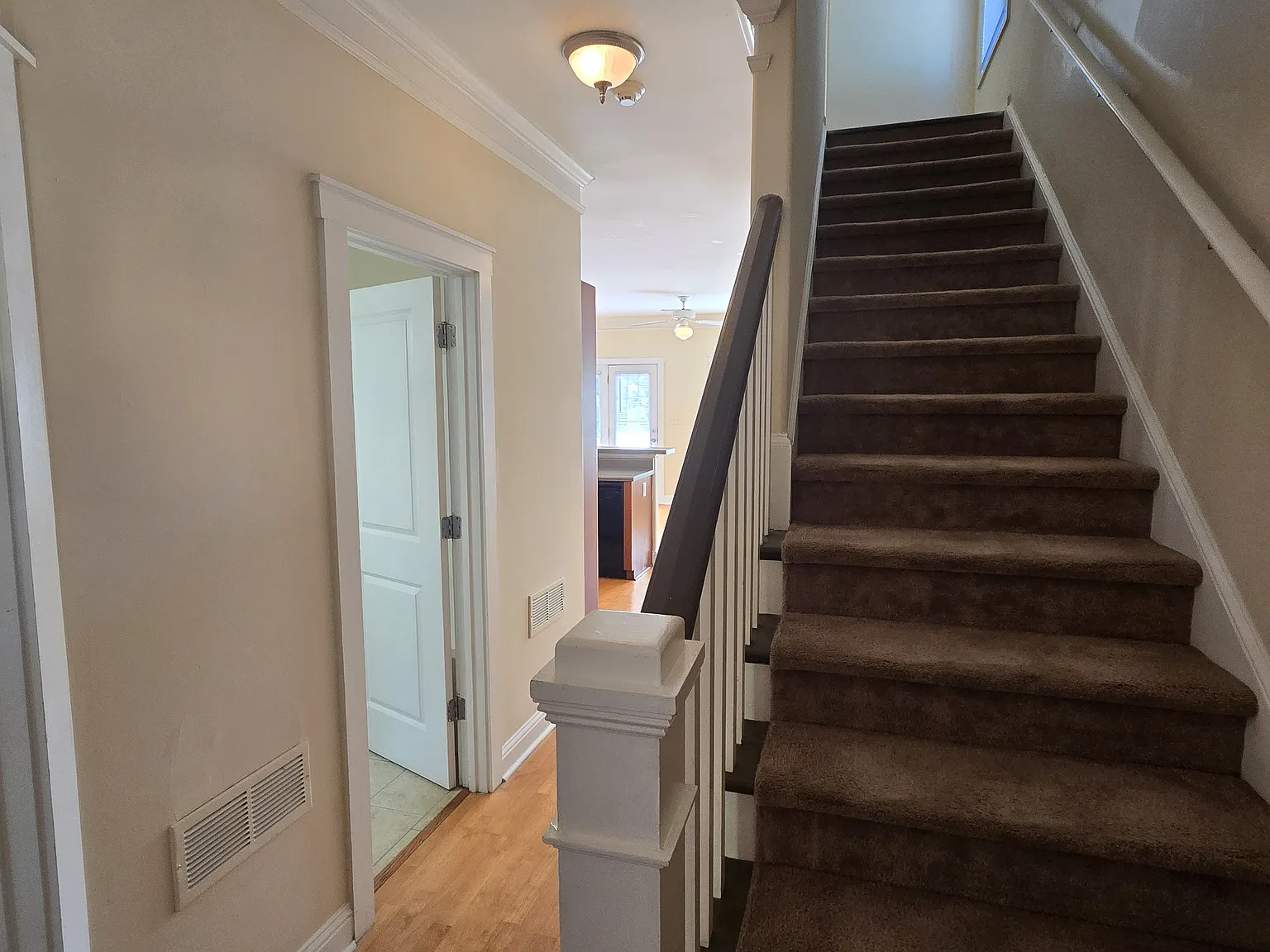 3 bed, 1351 sqft, $3,080 — Photo 3