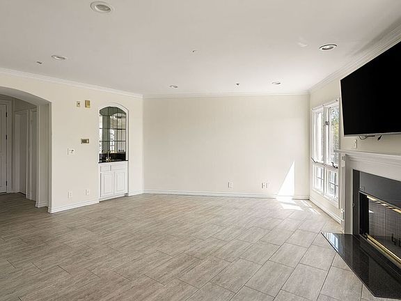3rd image of 1278 S Camden Dr APT 103