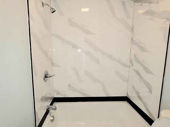 2nd image of 282 Lexington Ave