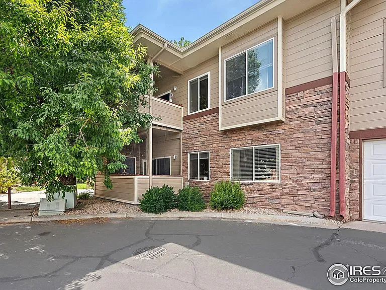 2 bed, 936 sqft, $1,750 — Photo 2
