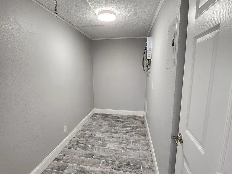 Strawberry Place Apartments — Photo 9