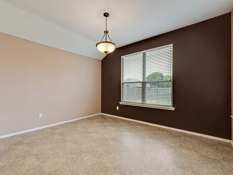 2701 Mockingbird St — Photo 5