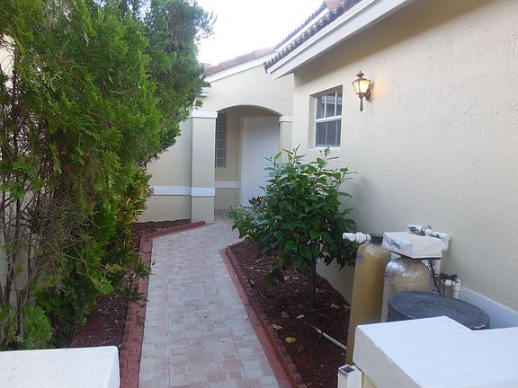 Enrey walkway