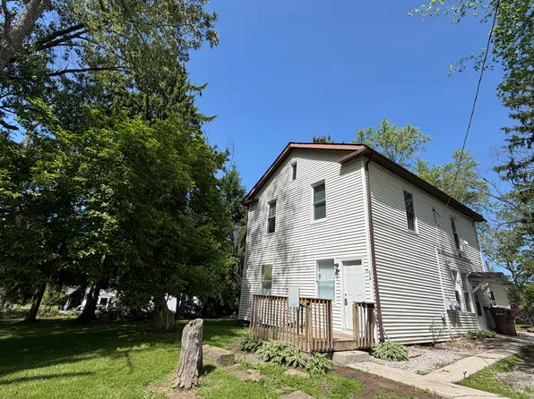 576 High St NE #3, Canal Fulton, OH 44614