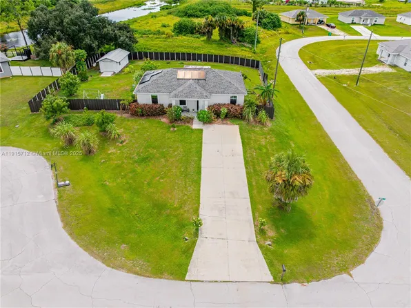 9012 S Indio Ct, Labelle, FL 33935