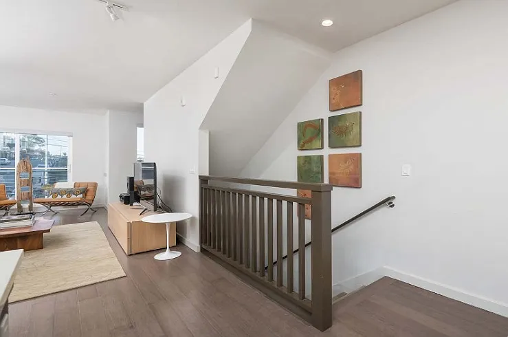 527 Donahue St photo 1