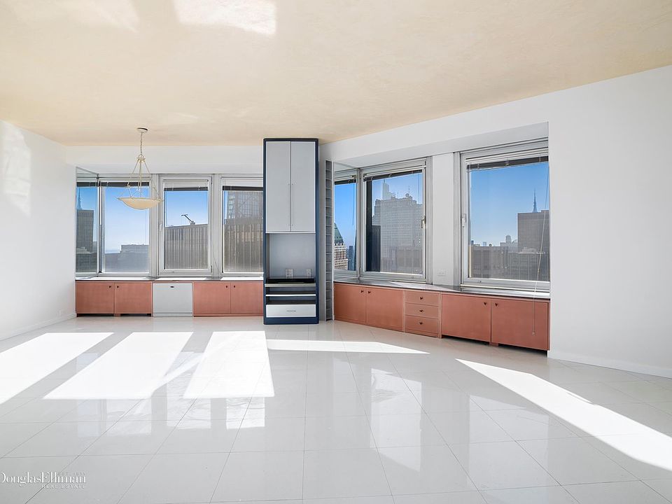 1st image of 150 W 56th St APT 5906