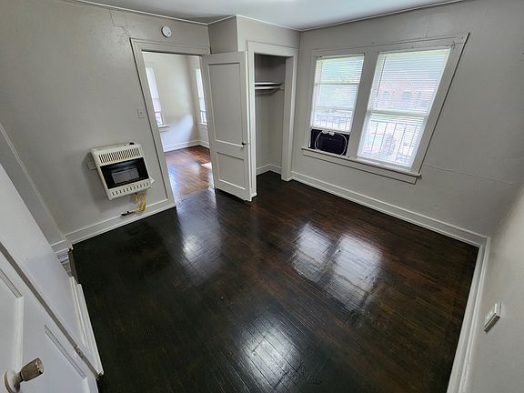2nd image of 809 1/2 E 17th St