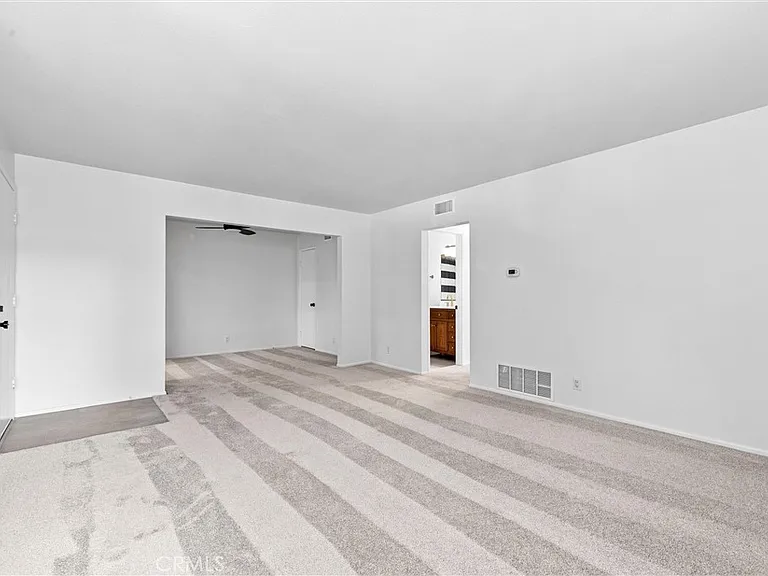 128 Clearbrook — Photo 7