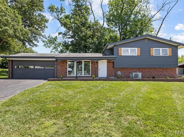 1112 Trieste Dr, Saint Louis, MO 63146