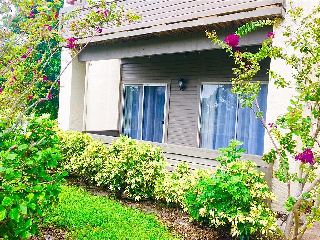 1 bed, 1.0 bath, 742 sqft, $1,495 — Photo 2