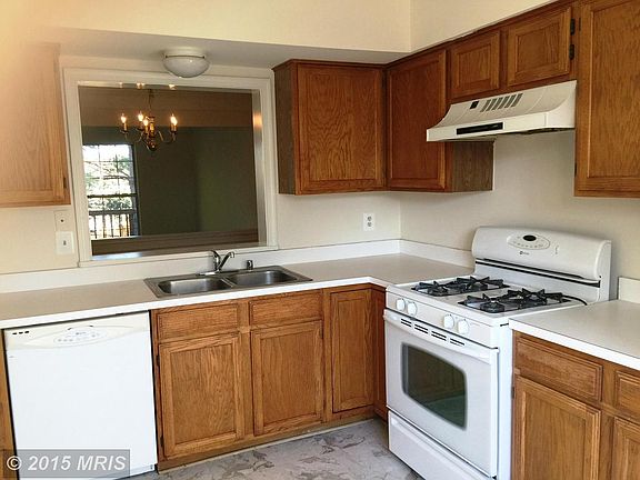 5th image of 2708 McGuffeys Ct