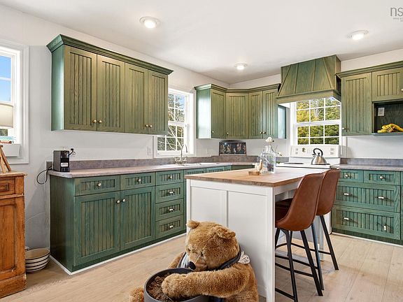 3rd image of 24 Saddle Island Rd