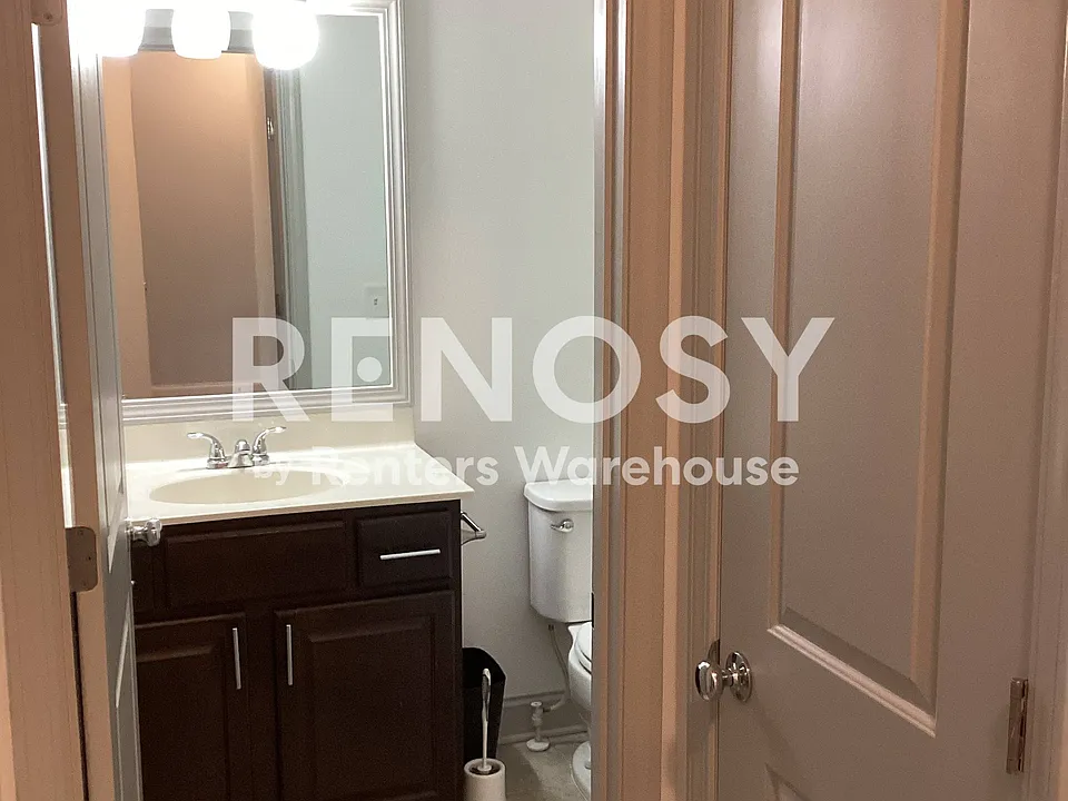 2422 Tenor Ln