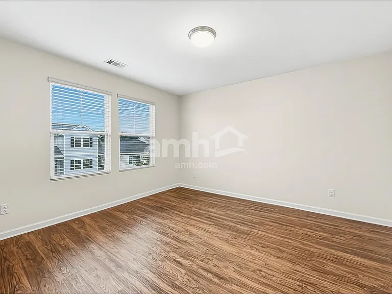 319 Crabapple Cir — Photo 14