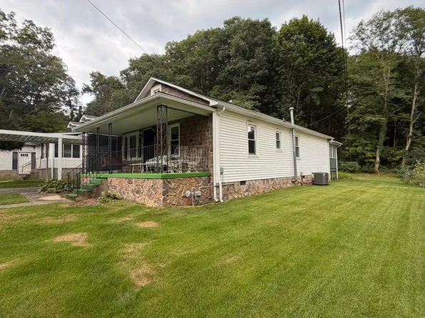 286 Branch St, White Sulphur Springs, WV 24986