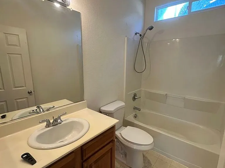 2319 Cool Springs Ct — Photo 4