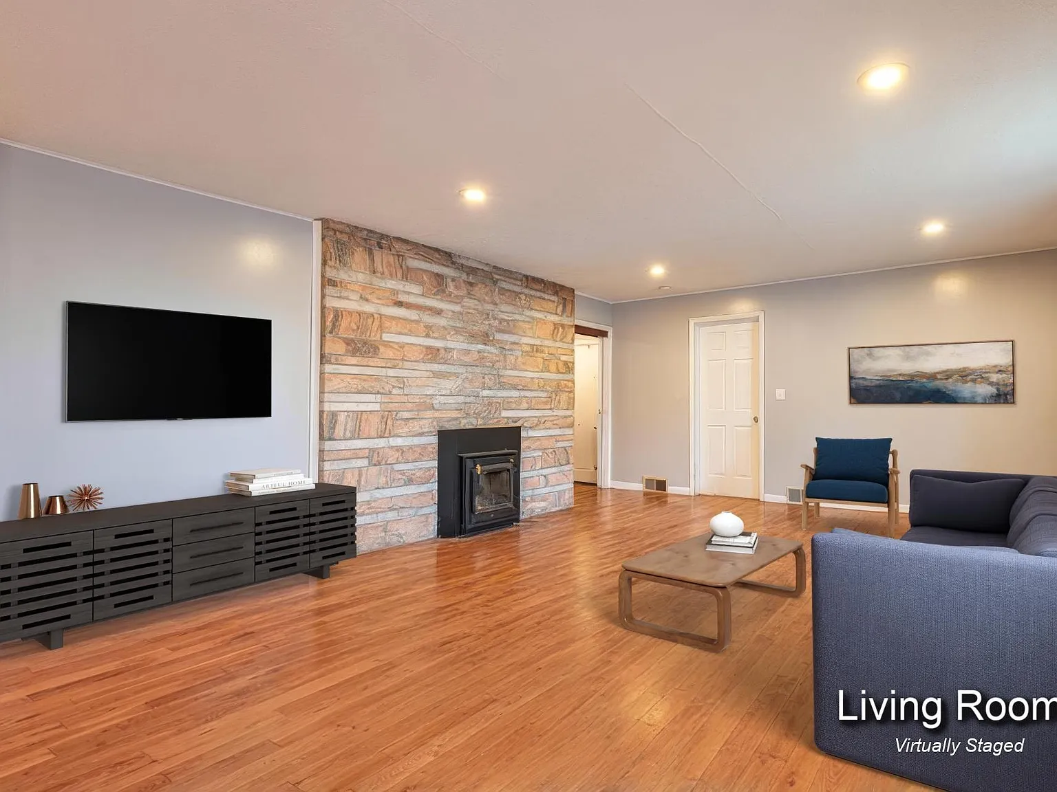 4 bed, 3.0 bath, 2294 sqft, $2,800 — Photo 2