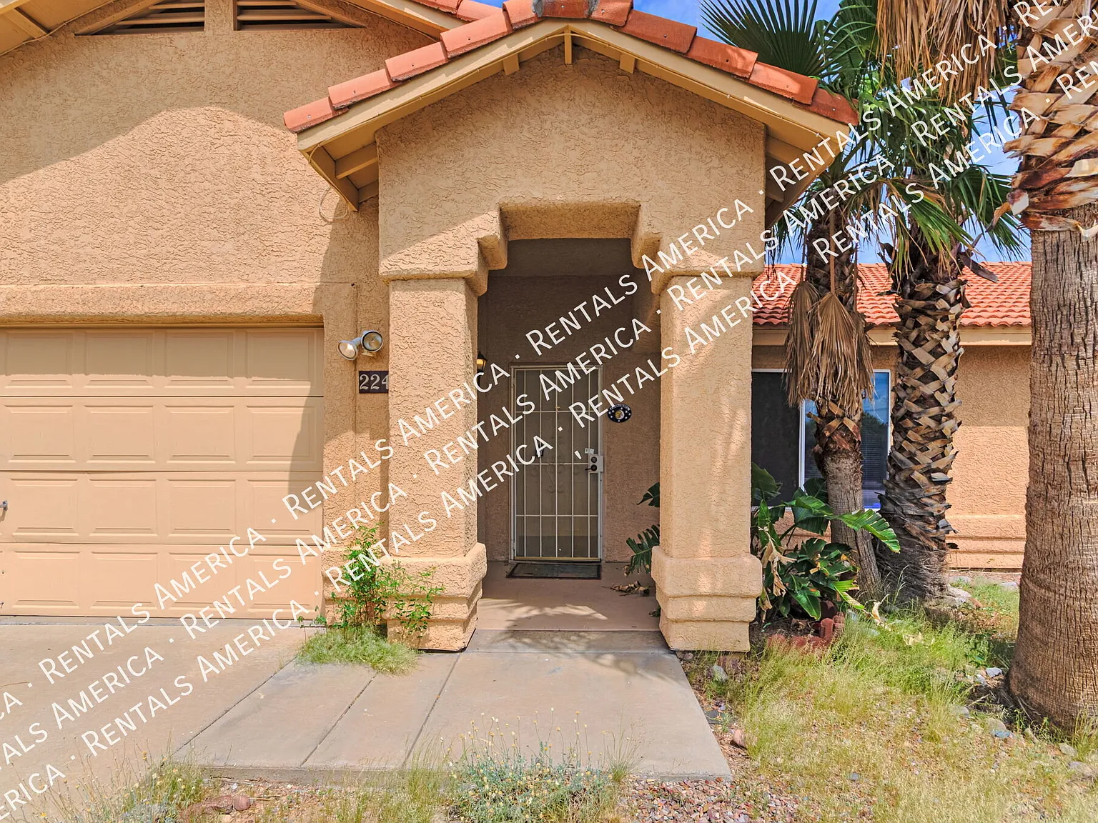 Wow! 3 bedroom/2 bath home on large corner lot! — Photo 4