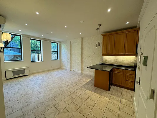 Rented by KNOCKKNOCK LLC | media 2