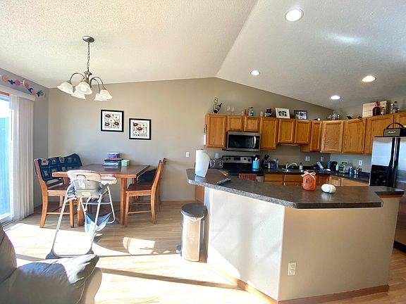5th image of 1011 42nd Ave W