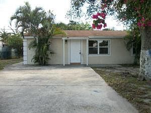 2nd image of 1290 Maple St