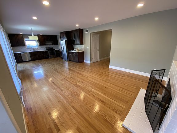 4th image of 1125 Merrimac Dr