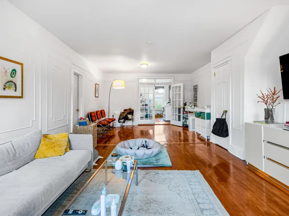 276 Ainslie Street image 1 of 14