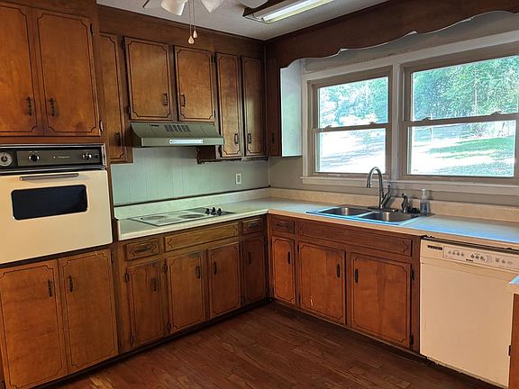 5th image of 100 Harwood Pl