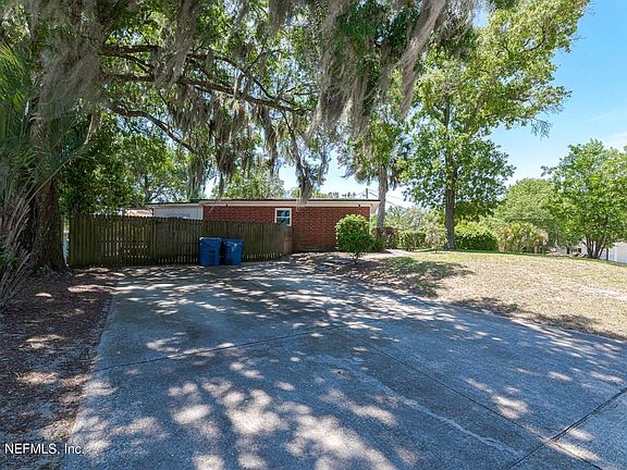 2nd image of 5906 Green Hill Ln