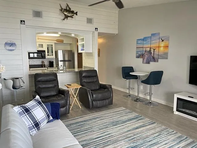 Building Photo - 801 River Rd #108C