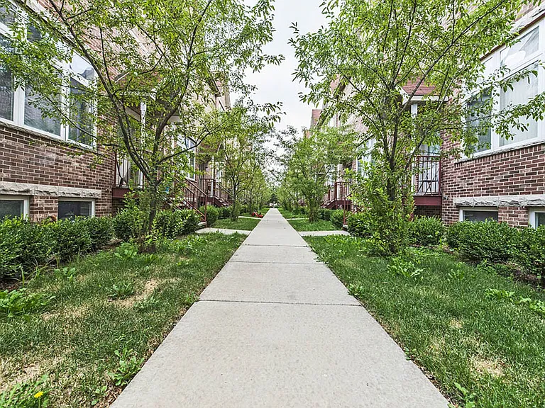 3601 W 53rd St — Photo 21