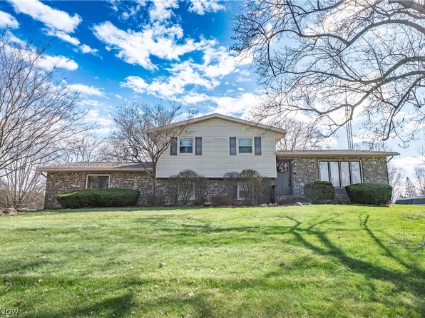 3878 Sprucehaven St NW, Uniontown, OH 44685