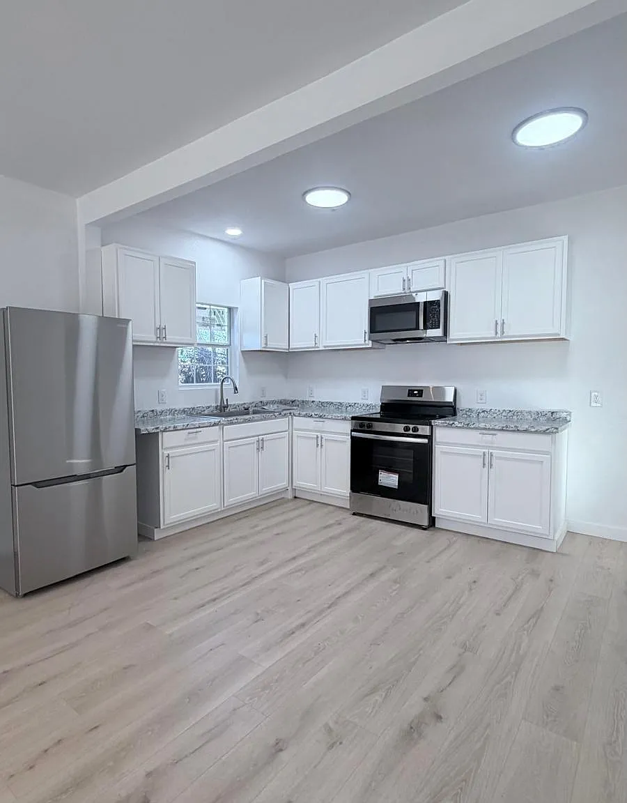 3 bed, 2.0 bath, 1156 sqft, $1,300 — Photo 4