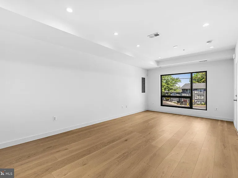 2532 Elvans Rd SE — Photo 8