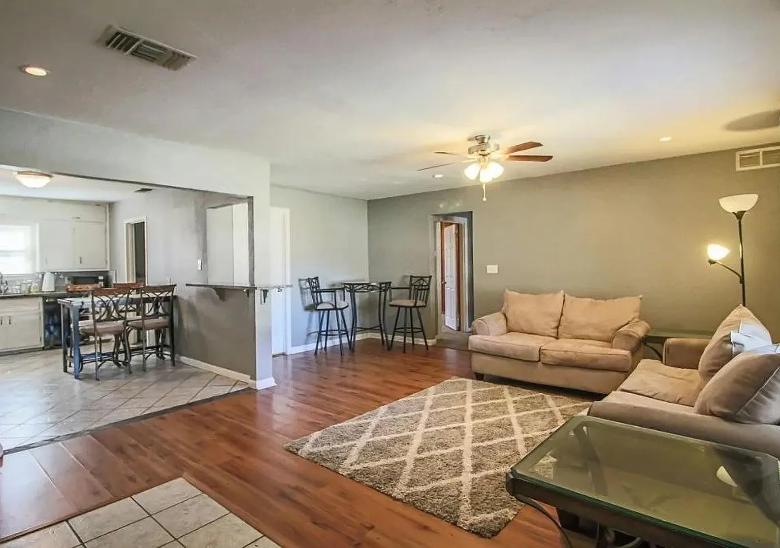 Move In Special 1/2 Off First Months Rent! - 4 Bedroom 2 Bath Home — Photo 3