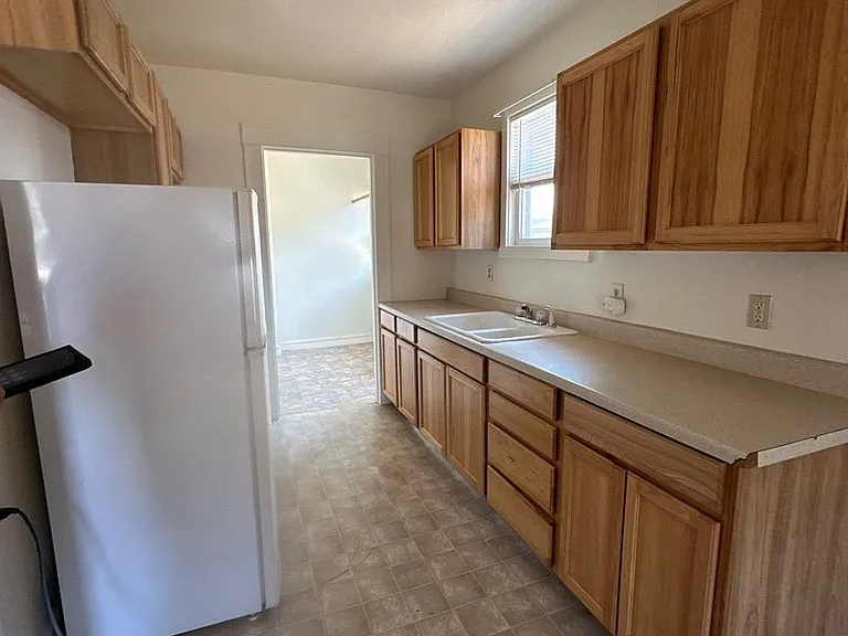 1513 Oregon Ave — Photo 4