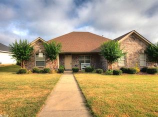 2214 Henry Ave, Bryant, AR 72022