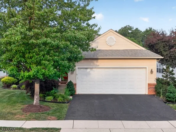 14 Daulton Dr, Franklin Twp., NJ 08873
