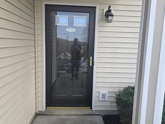 3rd image of 208 N Ridge #208