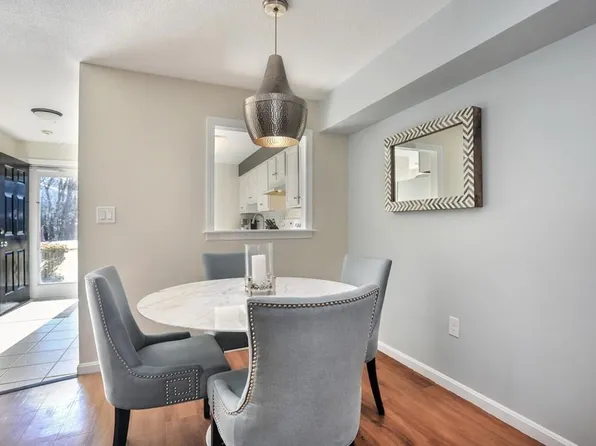 20 Beals Cove Rd APT F, Hingham, MA 02043