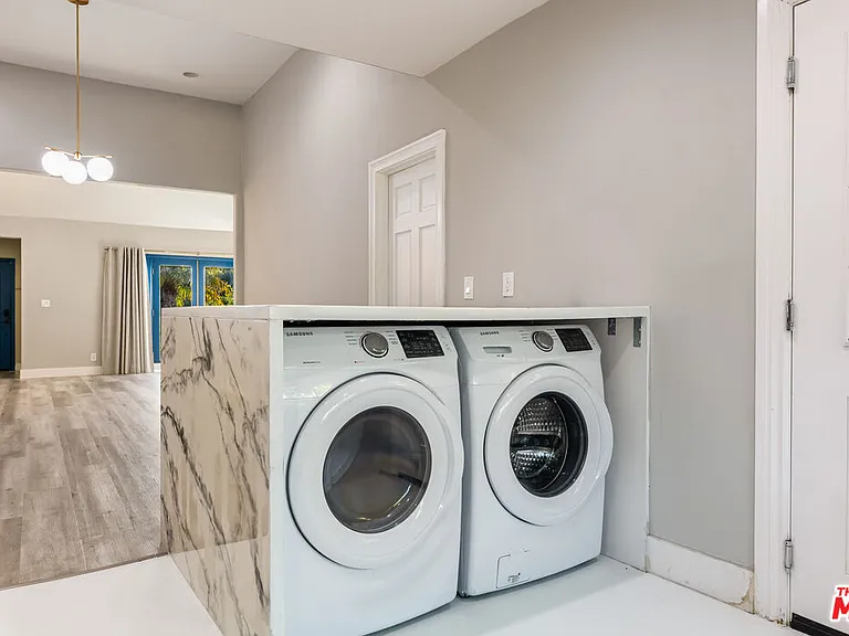 1112 S Highland Ave — Photo 42