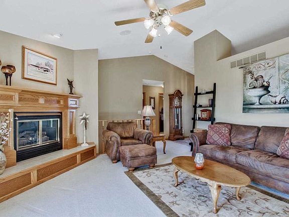 4th image of 1174 N Victor Ct