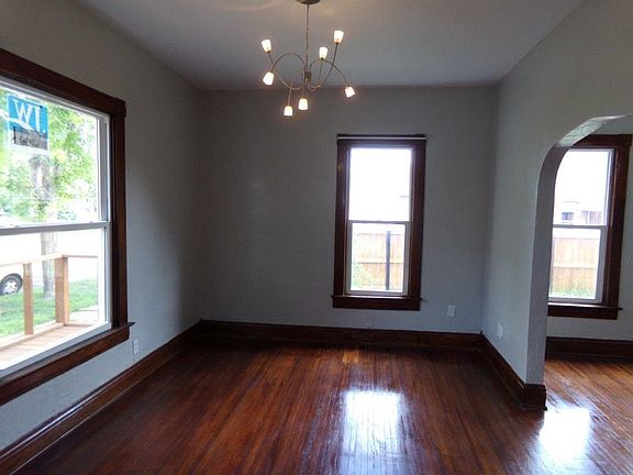4th image of 513 N Sycamore St