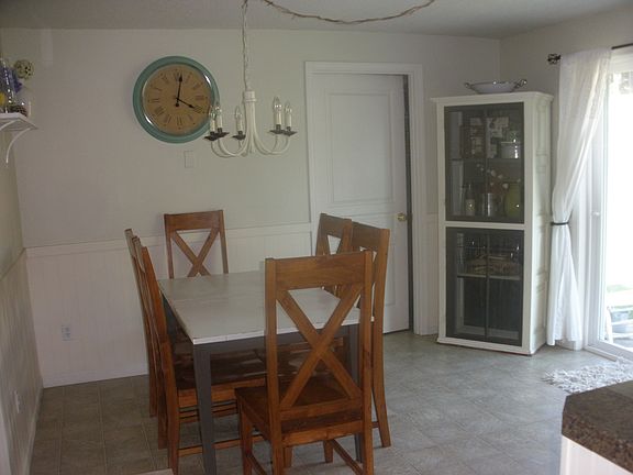 4th image of 121 S Spruce Ave