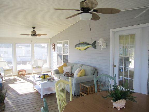 Enclosed sunporch