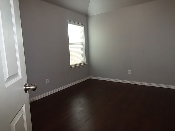 5th image of 205 Cedar Creek Dr