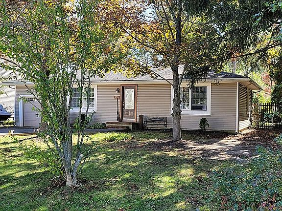 5th image of 1219 Treasure Ave