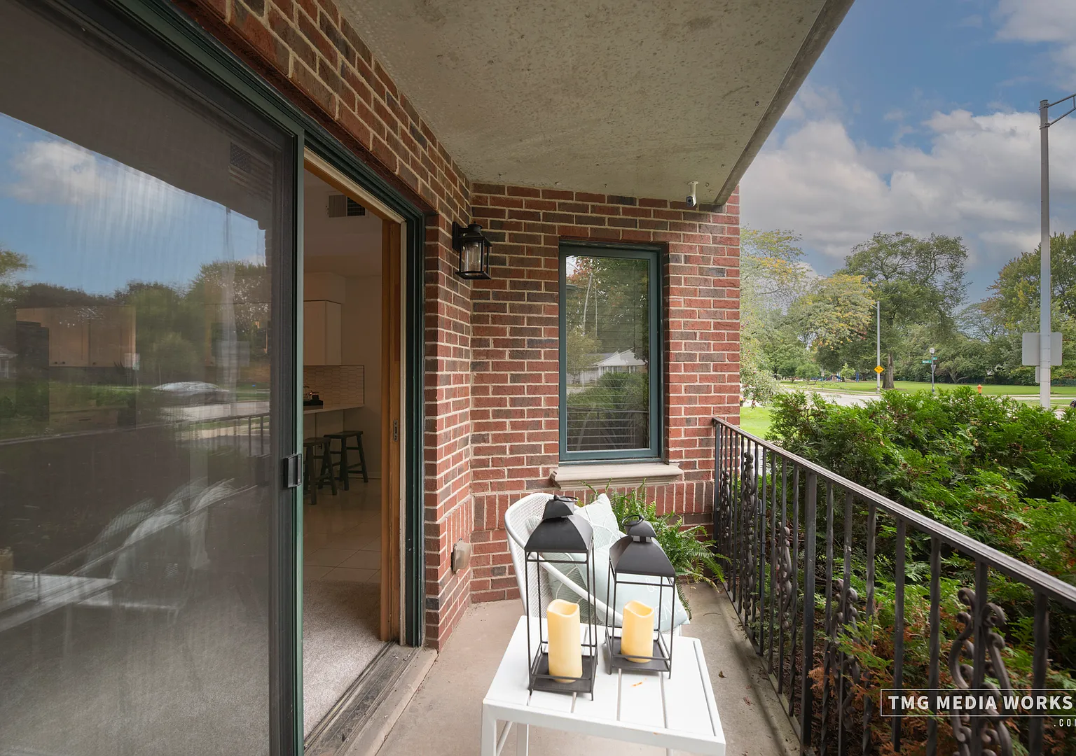 2 bed, 1210 sqft, $2,300 — Photo 4